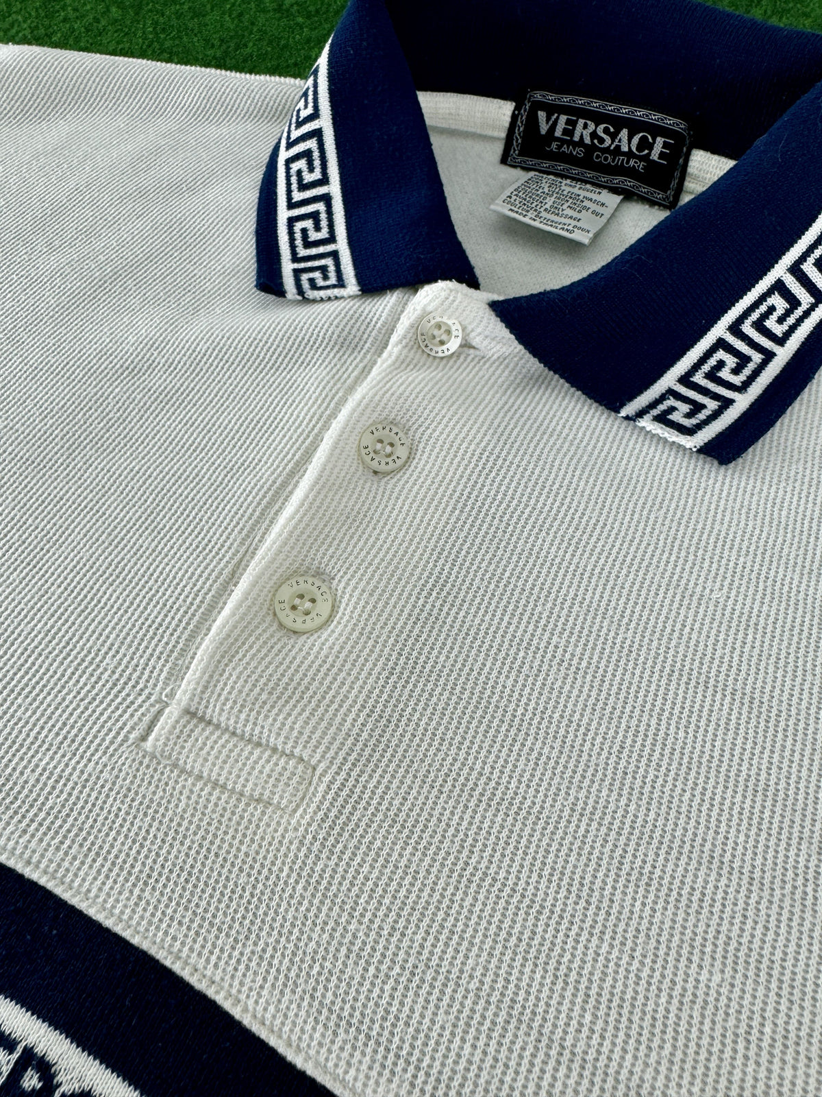 Versace Jeans Couture Poloshirt Vintage Größe XL – Etikett und Logoknöpfe